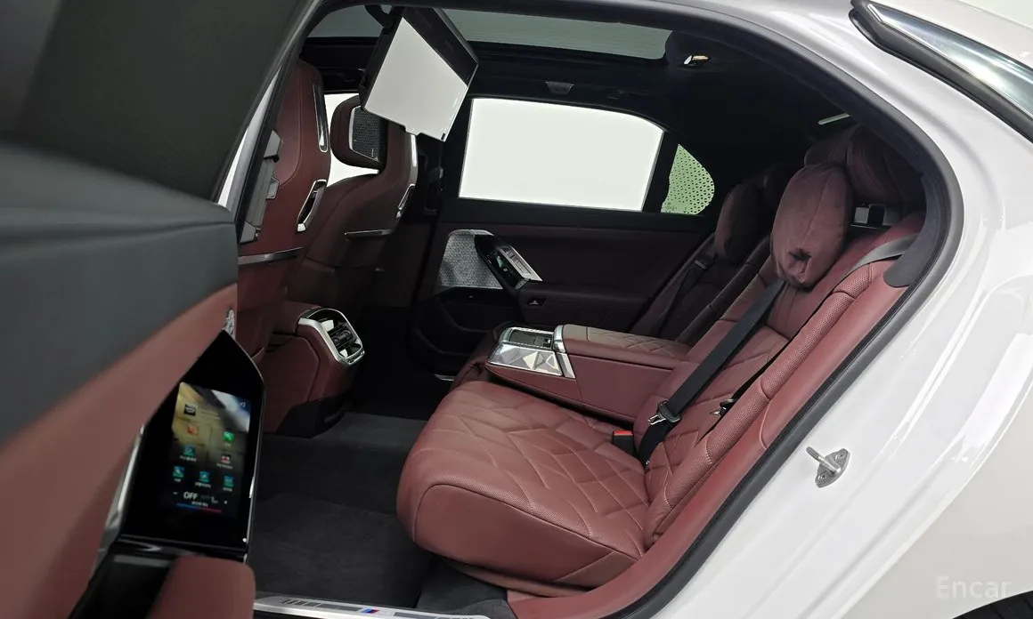 Фото 12 - BMW i7