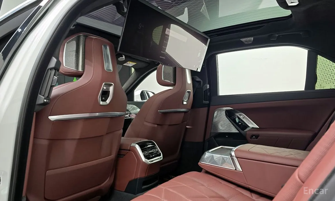 Фото 13 - BMW i7