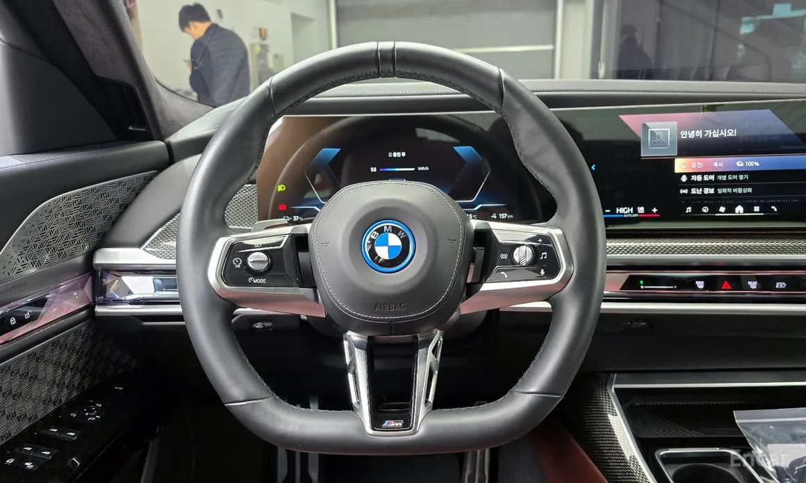 Фото 14 - BMW i7