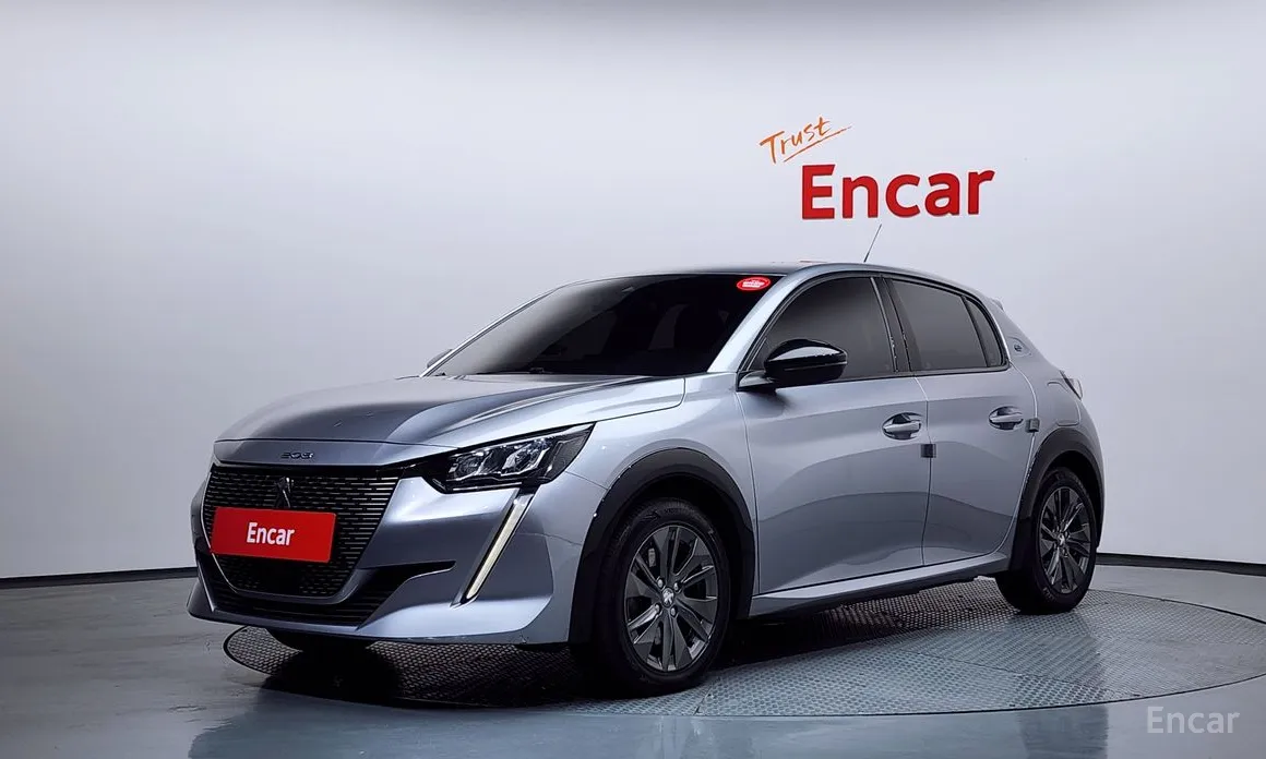 Фото 1 - Peugeot 208