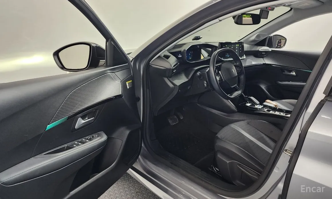 Фото 10 - Peugeot 208