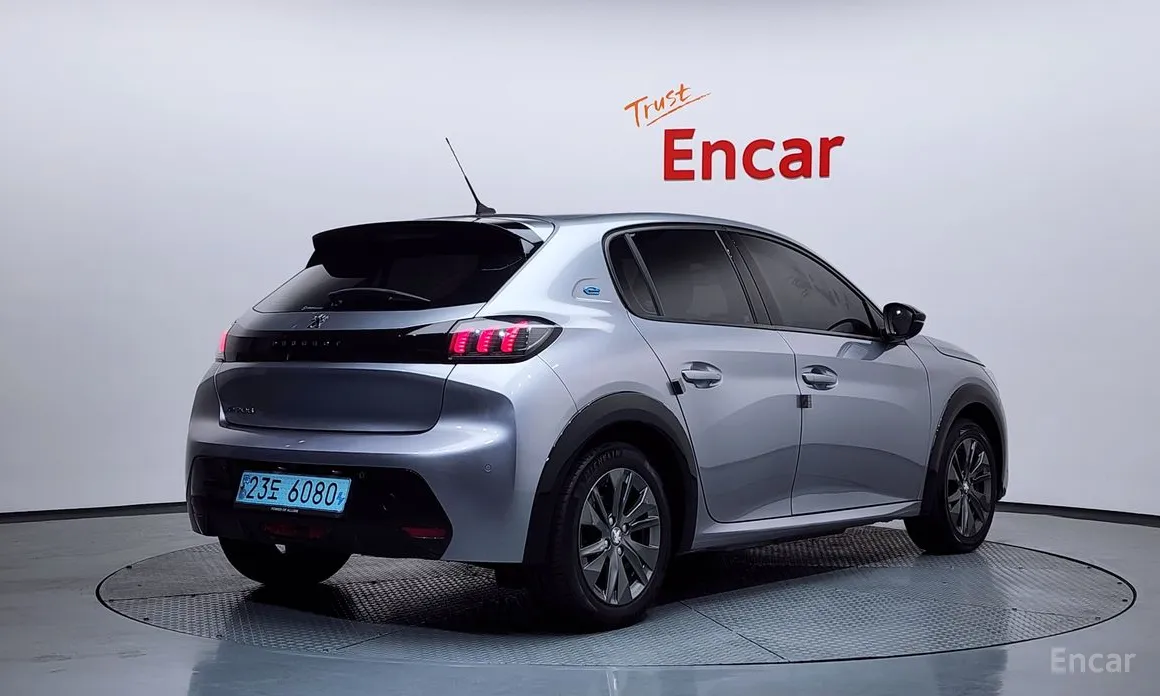 Фото 2 - Peugeot 208