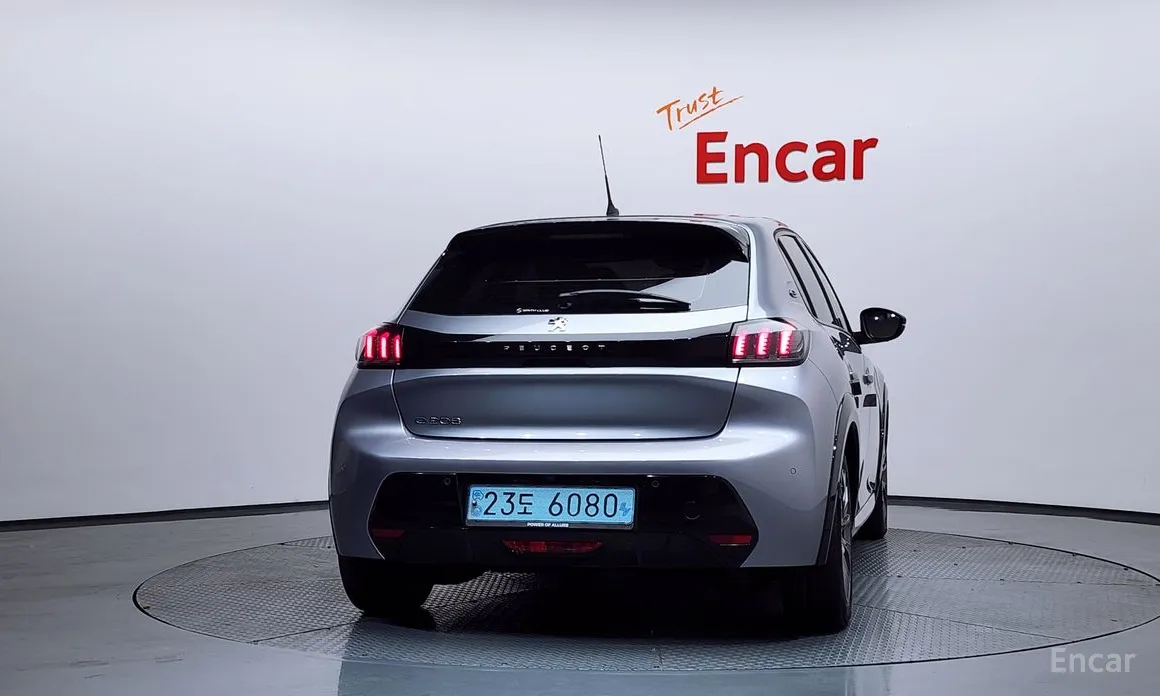 Фото 4 - Peugeot 208