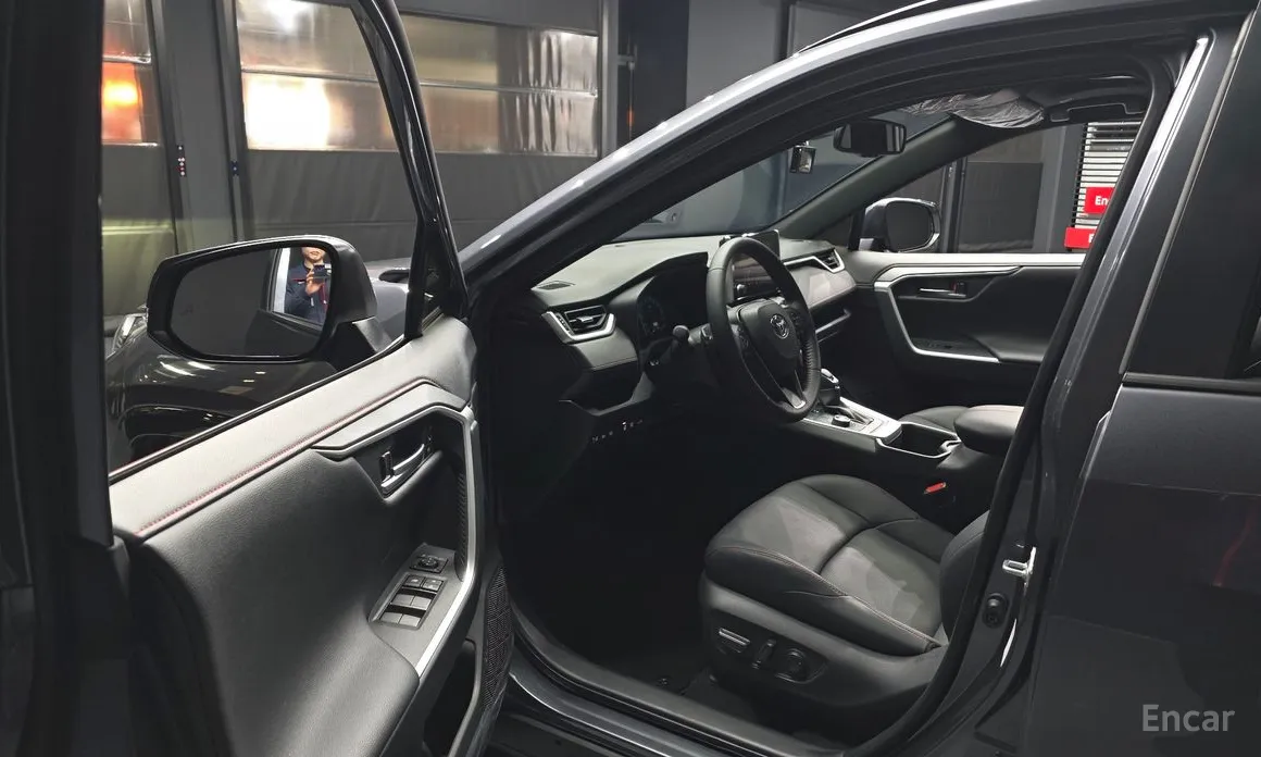 Фото 10 - Toyota RAV4