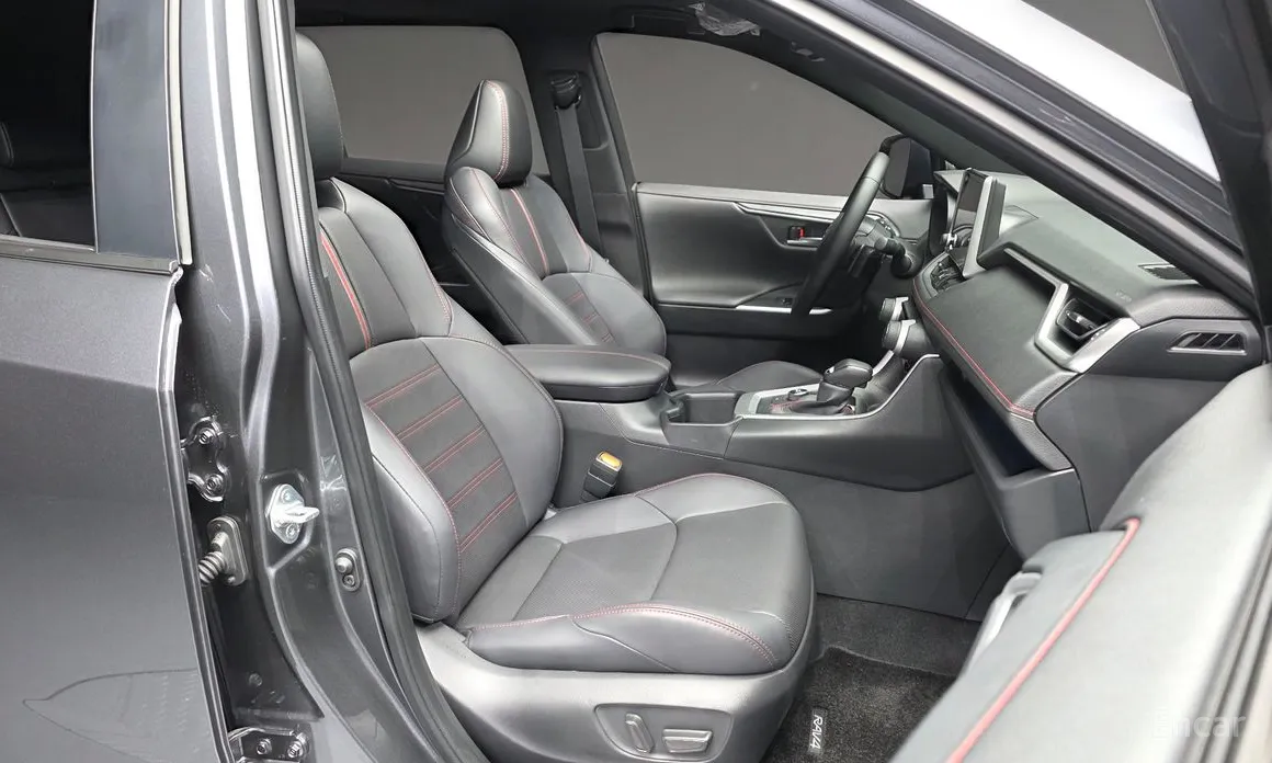 Фото 11 - Toyota RAV4