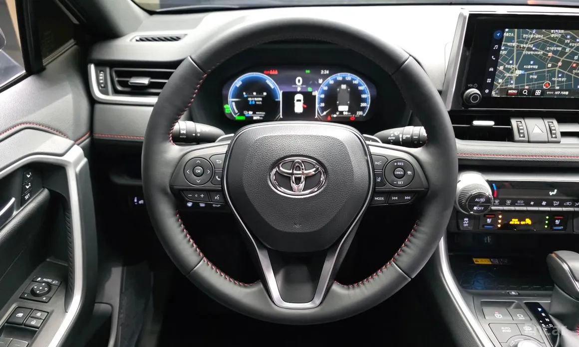 Фото 13 - Toyota RAV4