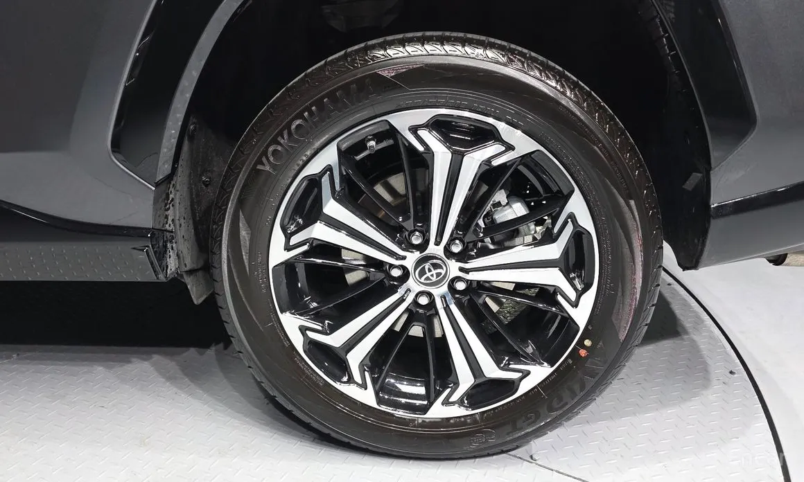 Фото 5 - Toyota RAV4