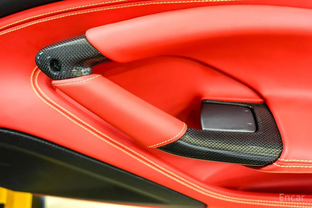 Фото 16 - Ferrari F8