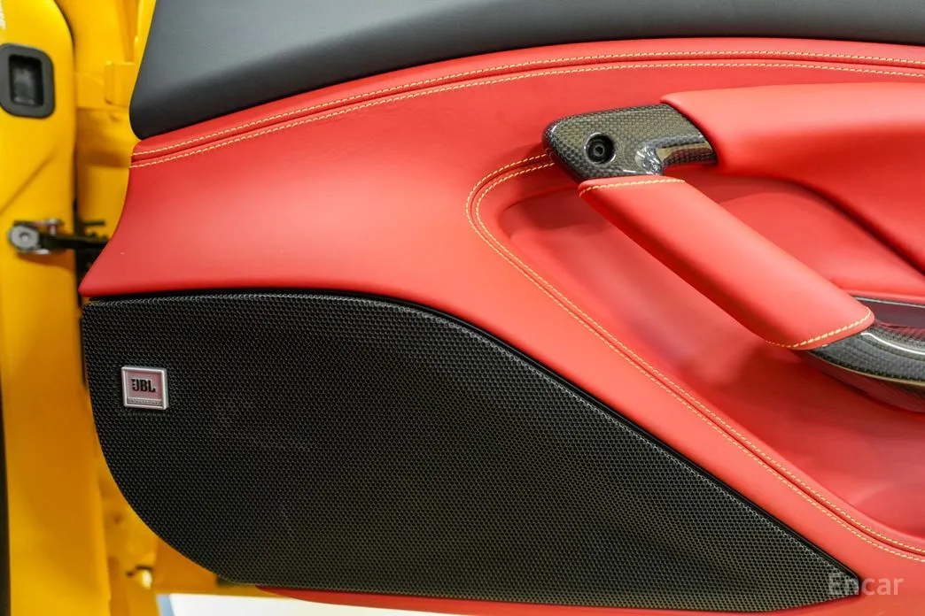 Фото 17 - Ferrari F8