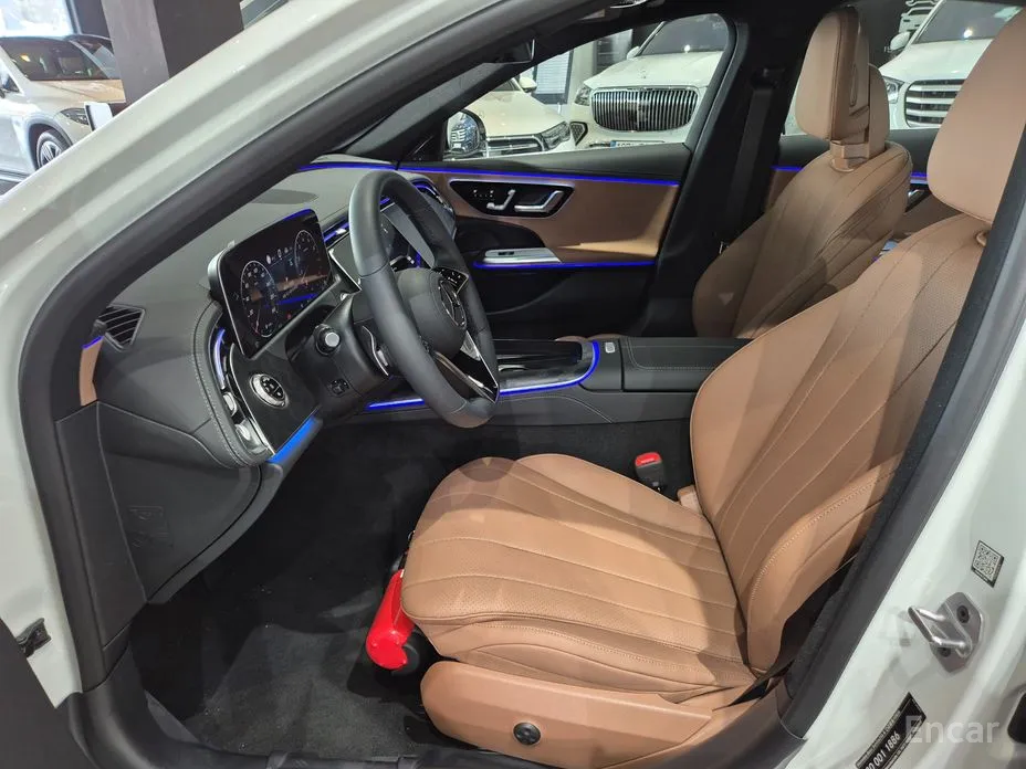 Фото 10 - Mercedes-Benz E-Class