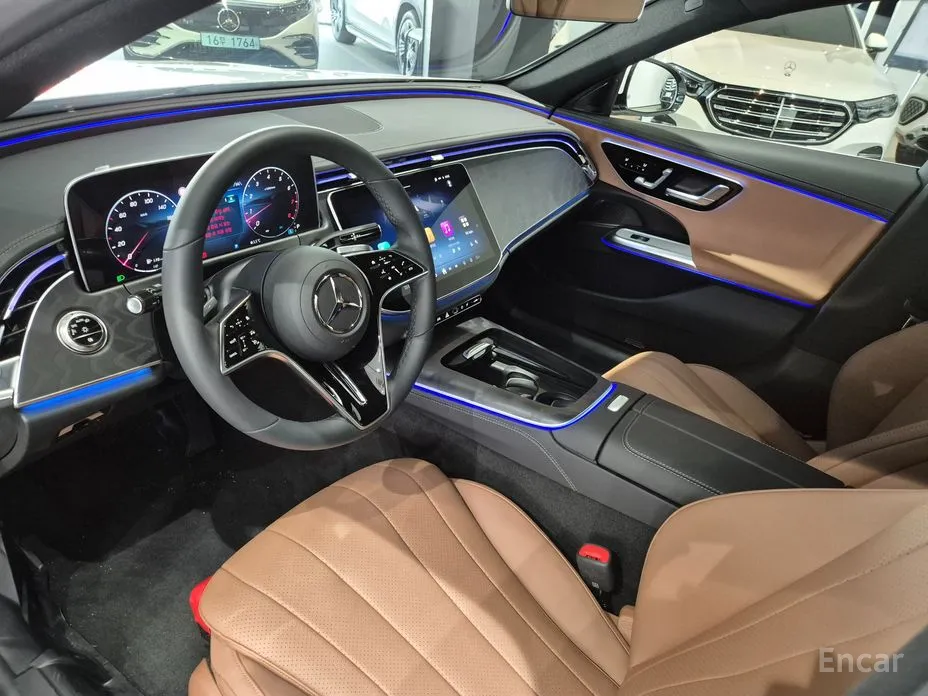 Фото 17 - Mercedes-Benz E-Class