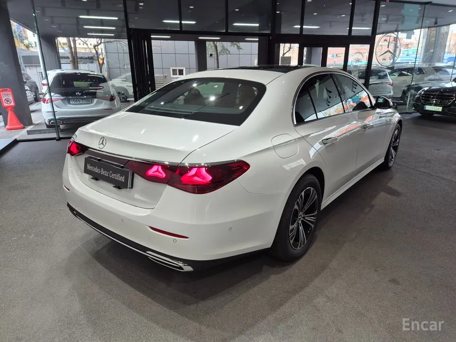 Фото 2 - Mercedes-Benz E-Class