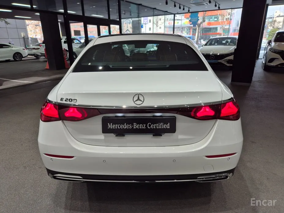 Фото 4 - Mercedes-Benz E-Class