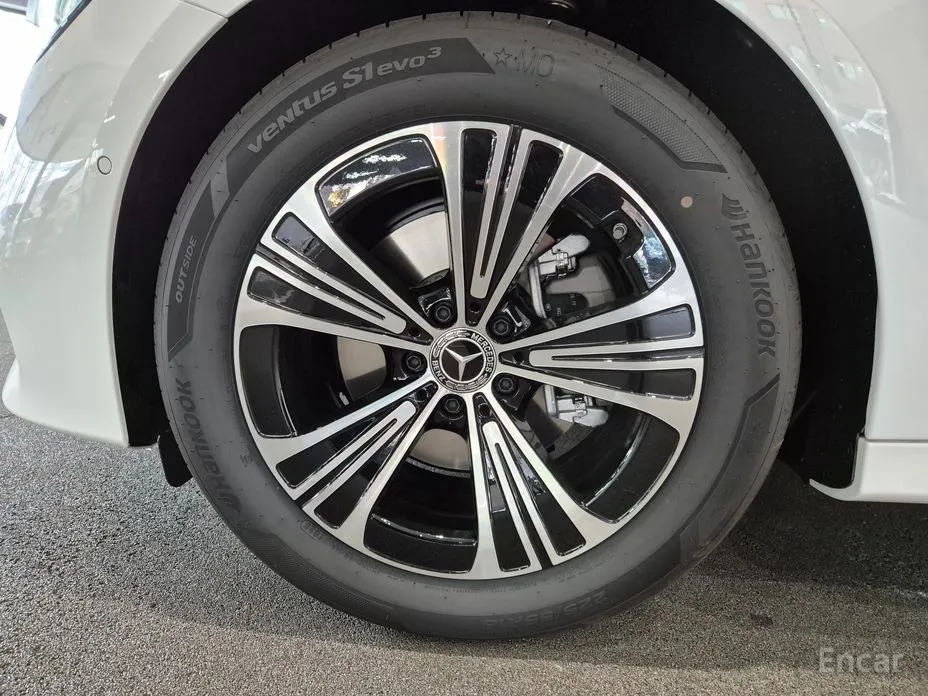 Фото 5 - Mercedes-Benz E-Class