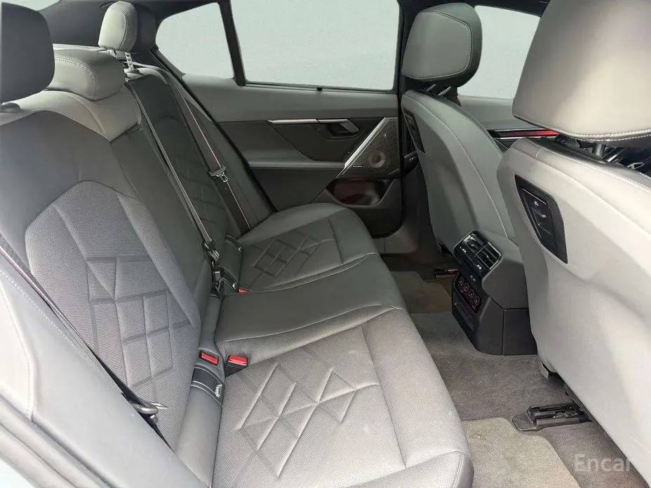 Фото 10 - BMW i5