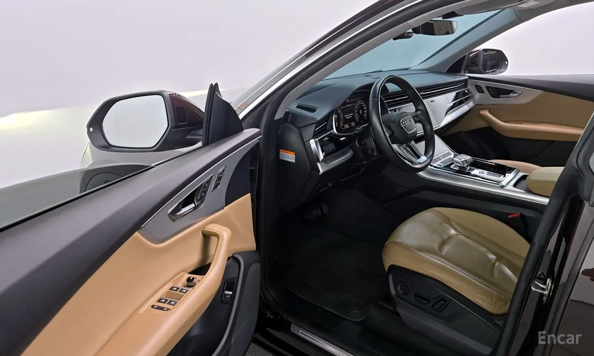 Фото 10 - Audi Q8