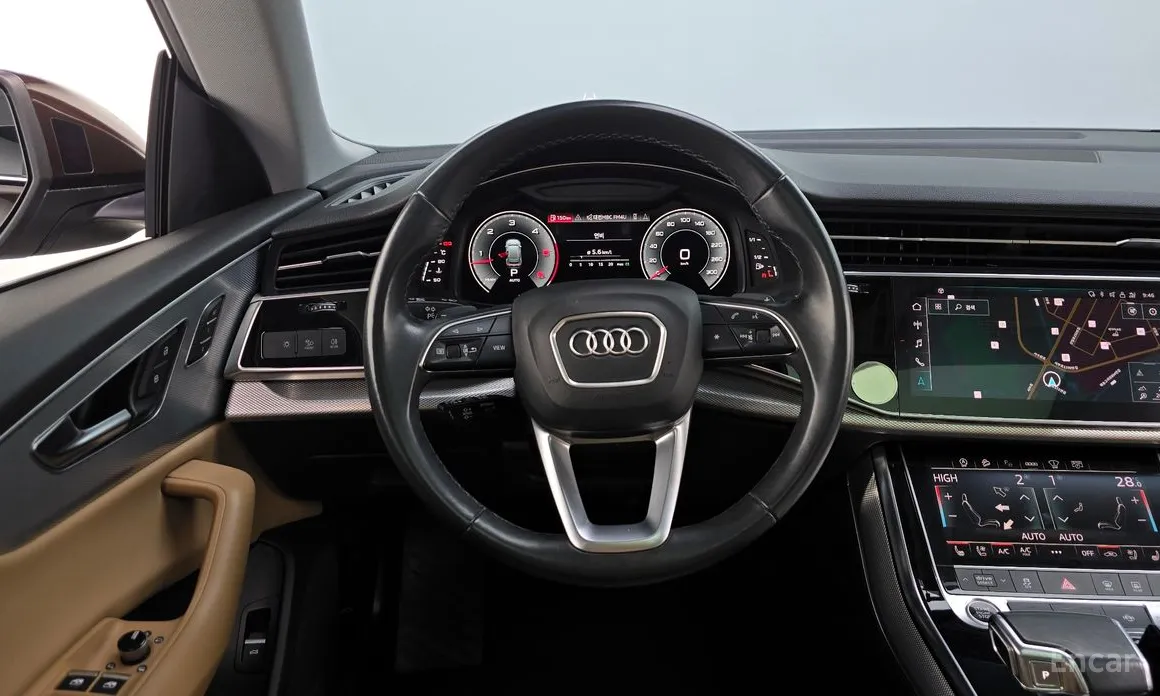 Фото 13 - Audi Q8