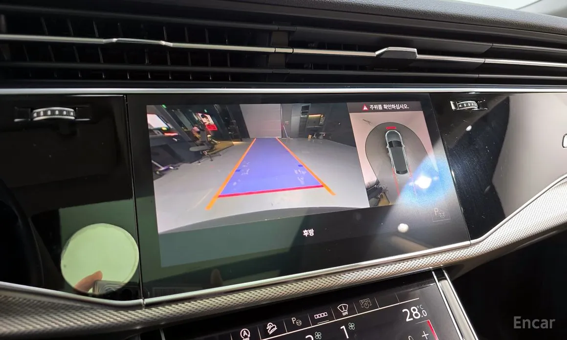 Фото 15 - Audi Q8