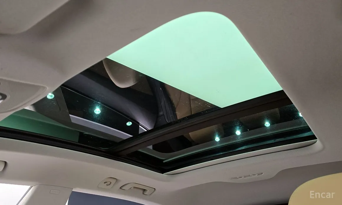 Фото 18 - Audi Q8