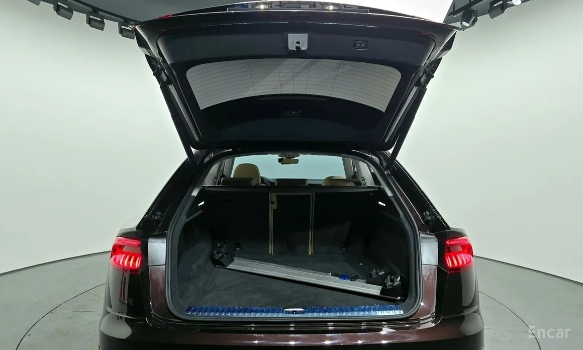 Фото 20 - Audi Q8