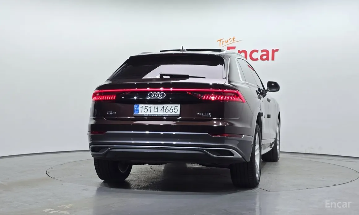 Фото 4 - Audi Q8