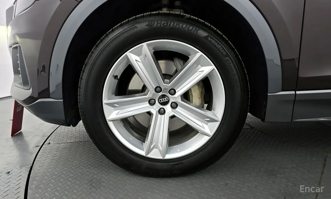 Фото 5 - Audi Q8