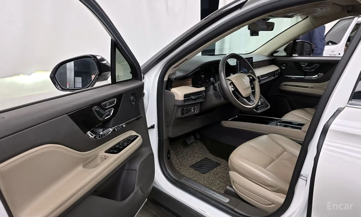 Фото 10 - Lincoln Corsair