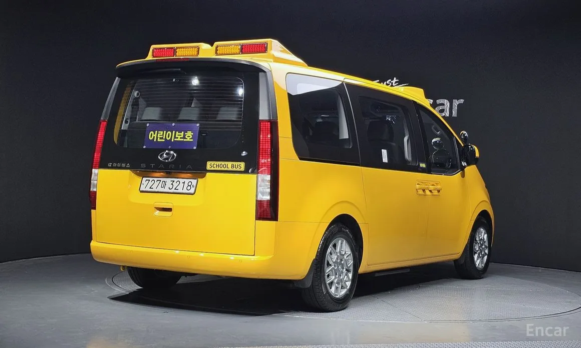 Фото 2 - Hyundai Staria