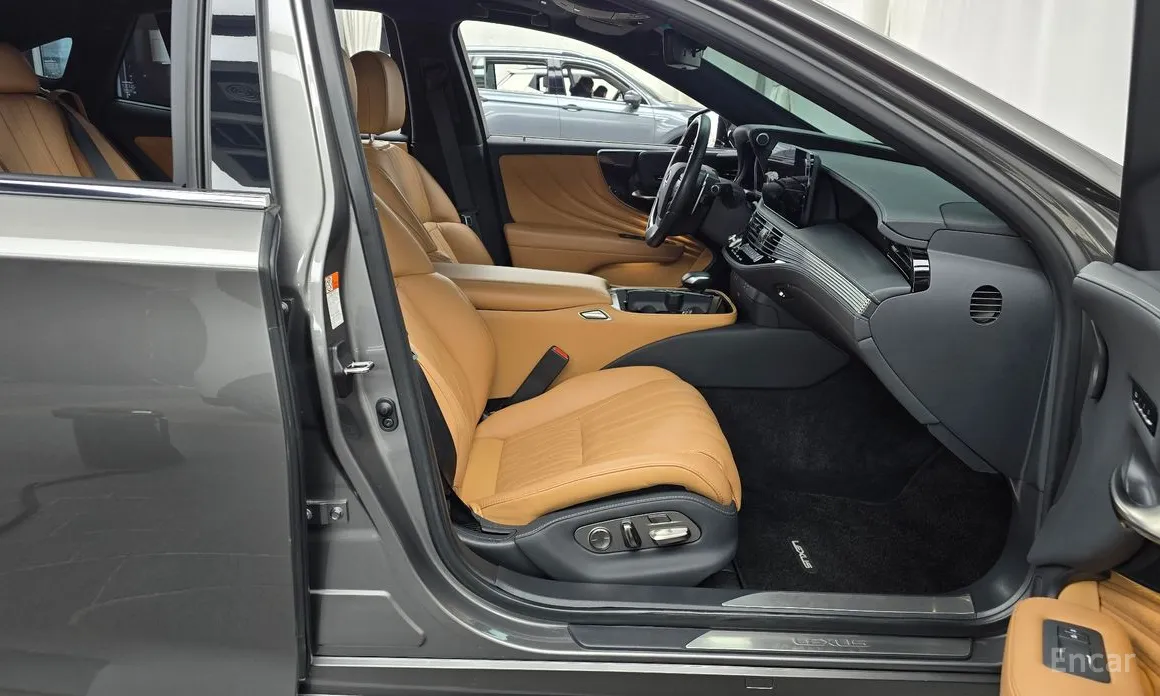 Фото 11 - Lexus LS