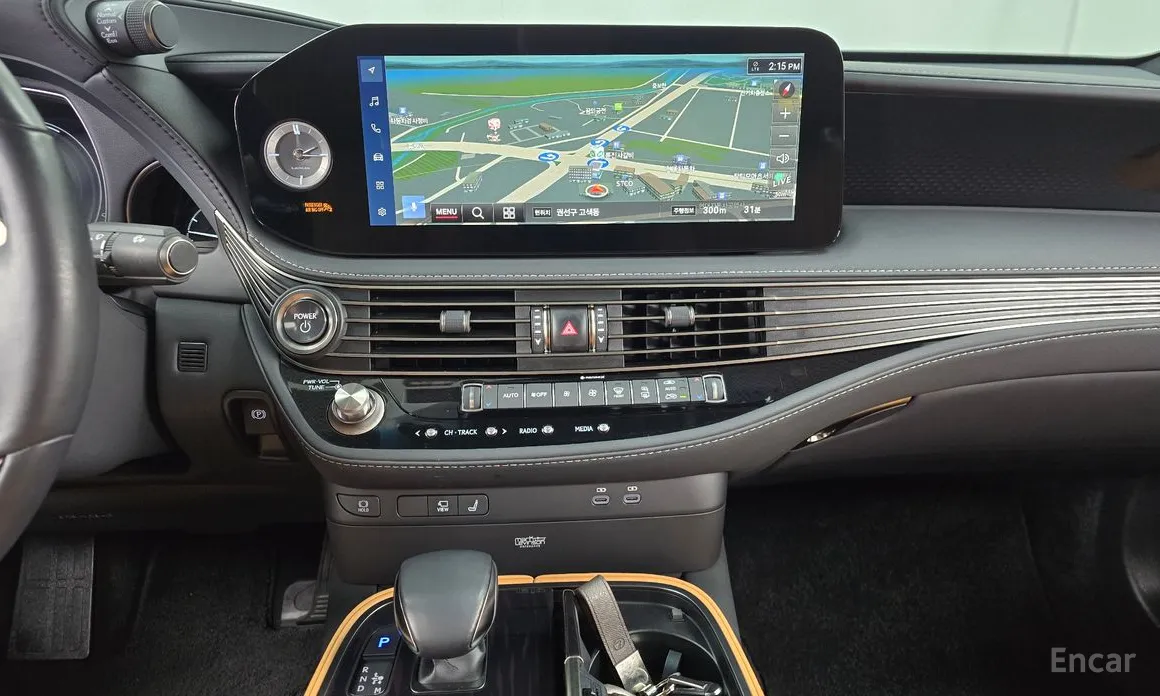 Фото 14 - Lexus LS