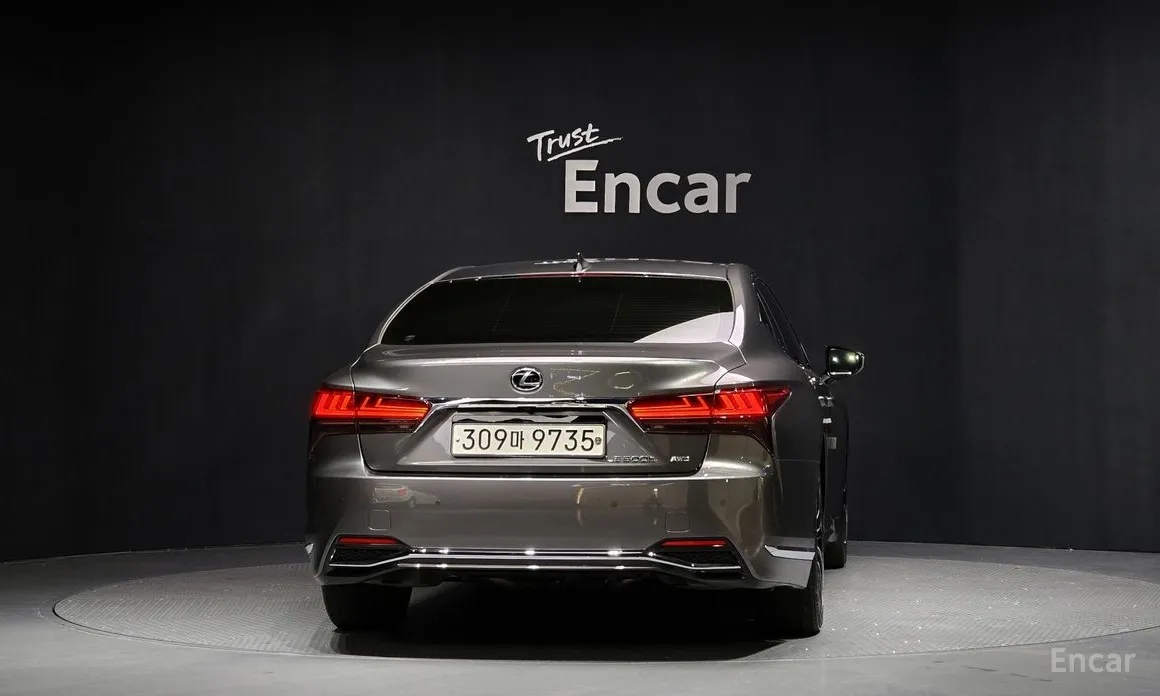 Фото 4 - Lexus LS