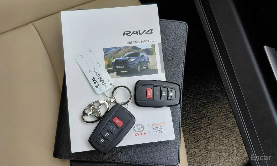 Фото 11 - Toyota RAV4