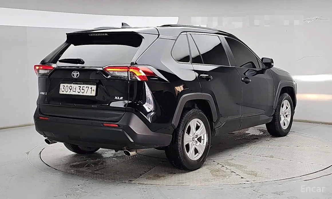 Фото 2 - Toyota RAV4