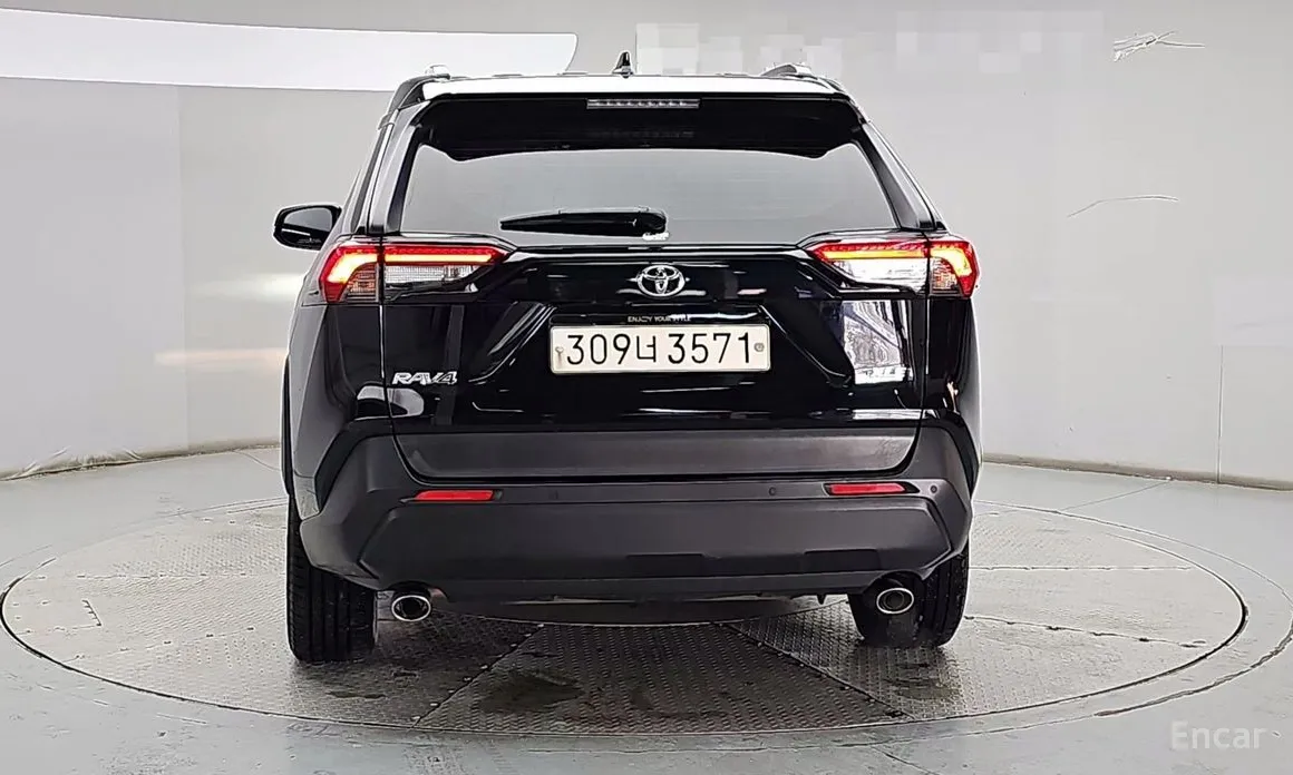 Фото 4 - Toyota RAV4