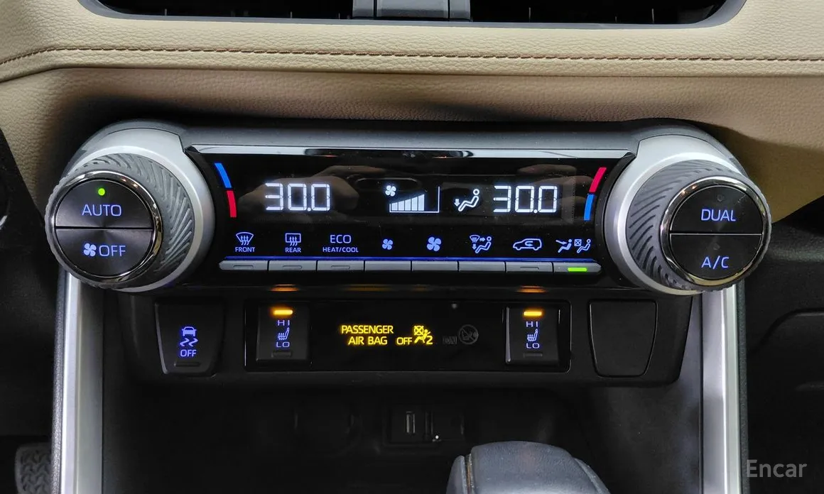 Фото 8 - Toyota RAV4