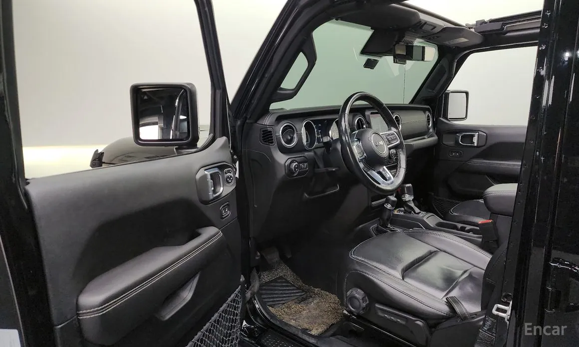 Фото 10 - Jeep Wrangler