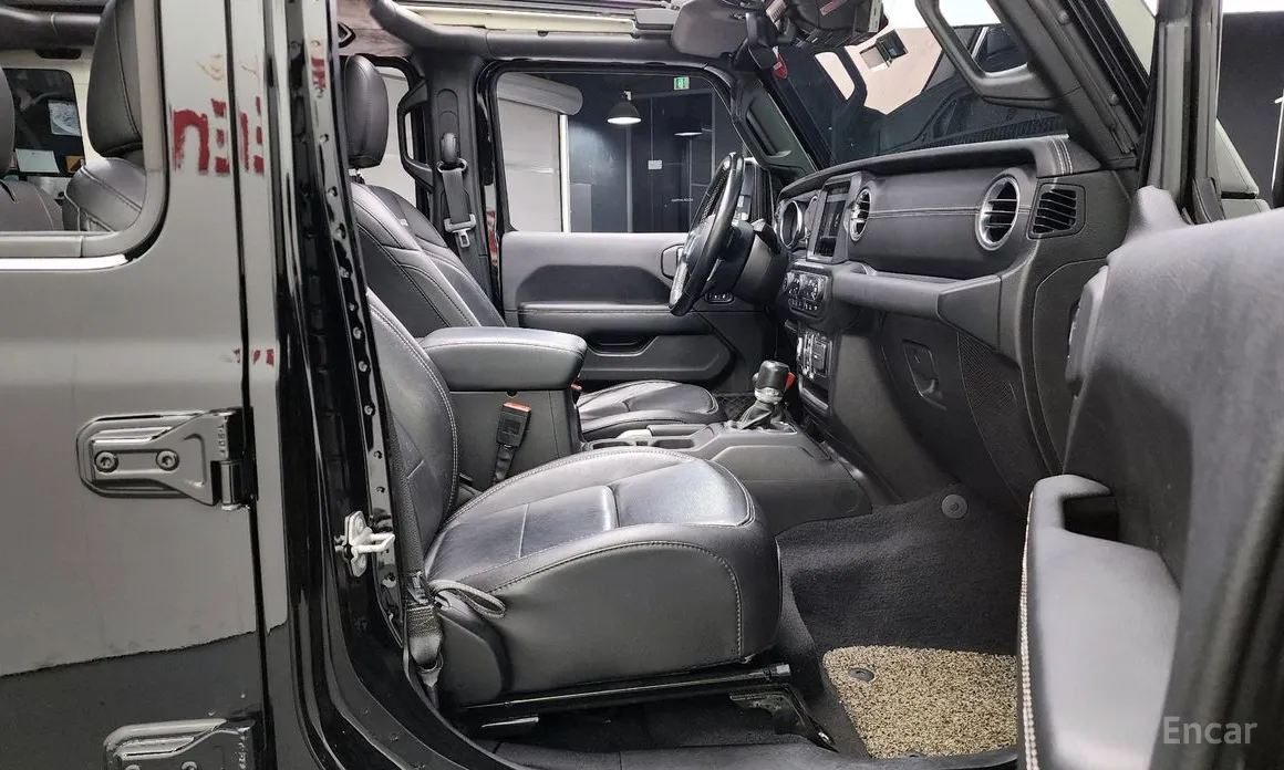 Фото 11 - Jeep Wrangler