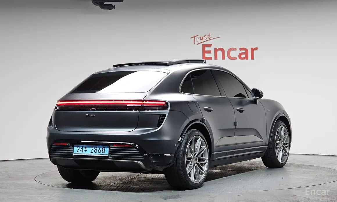 Фото 2 - Porsche Macan