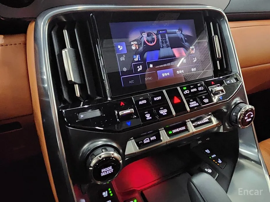 Фото 14 - Lexus LX