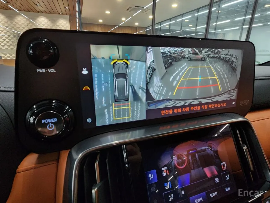 Фото 16 - Lexus LX