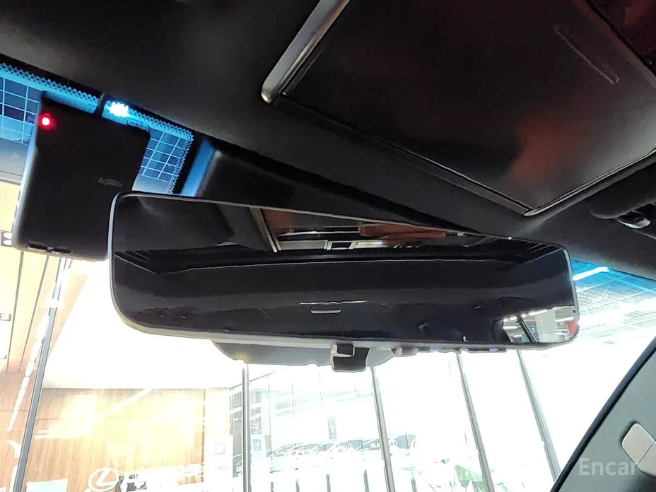 Фото 17 - Lexus LX