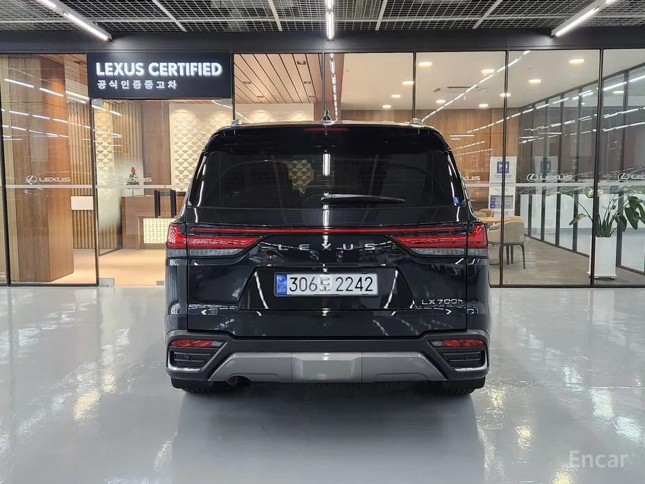 Фото 4 - Lexus LX