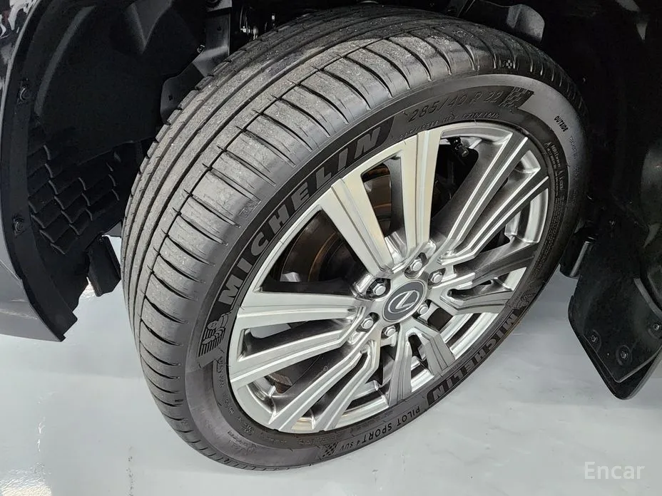 Фото 5 - Lexus LX