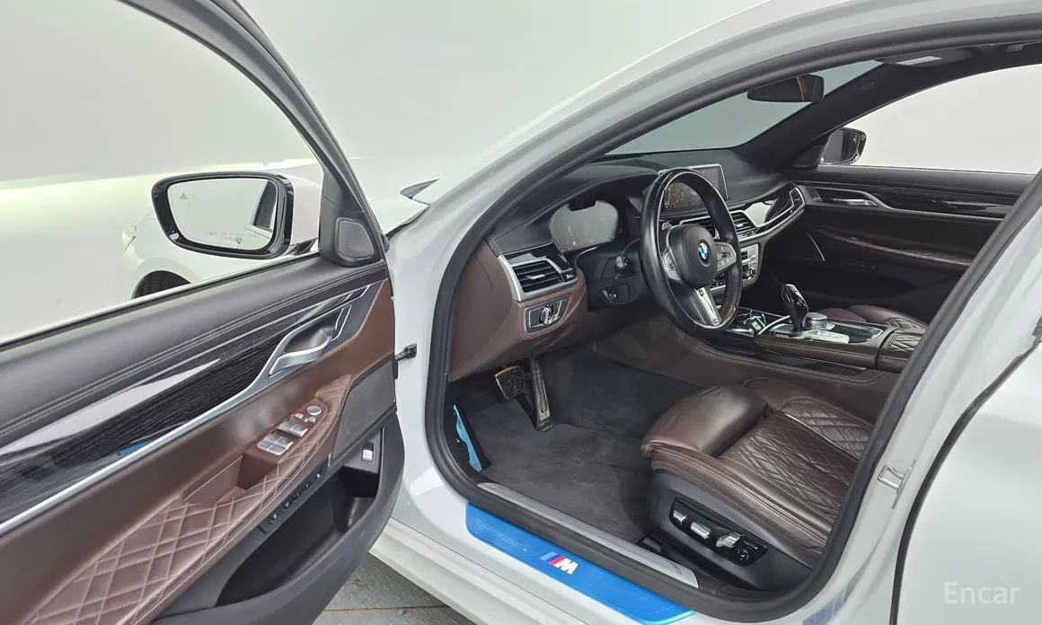 Фото 10 - BMW 7 Series