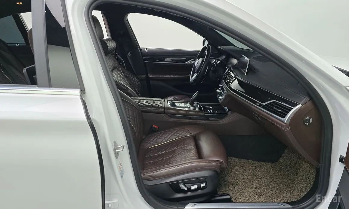 Фото 11 - BMW 7 Series