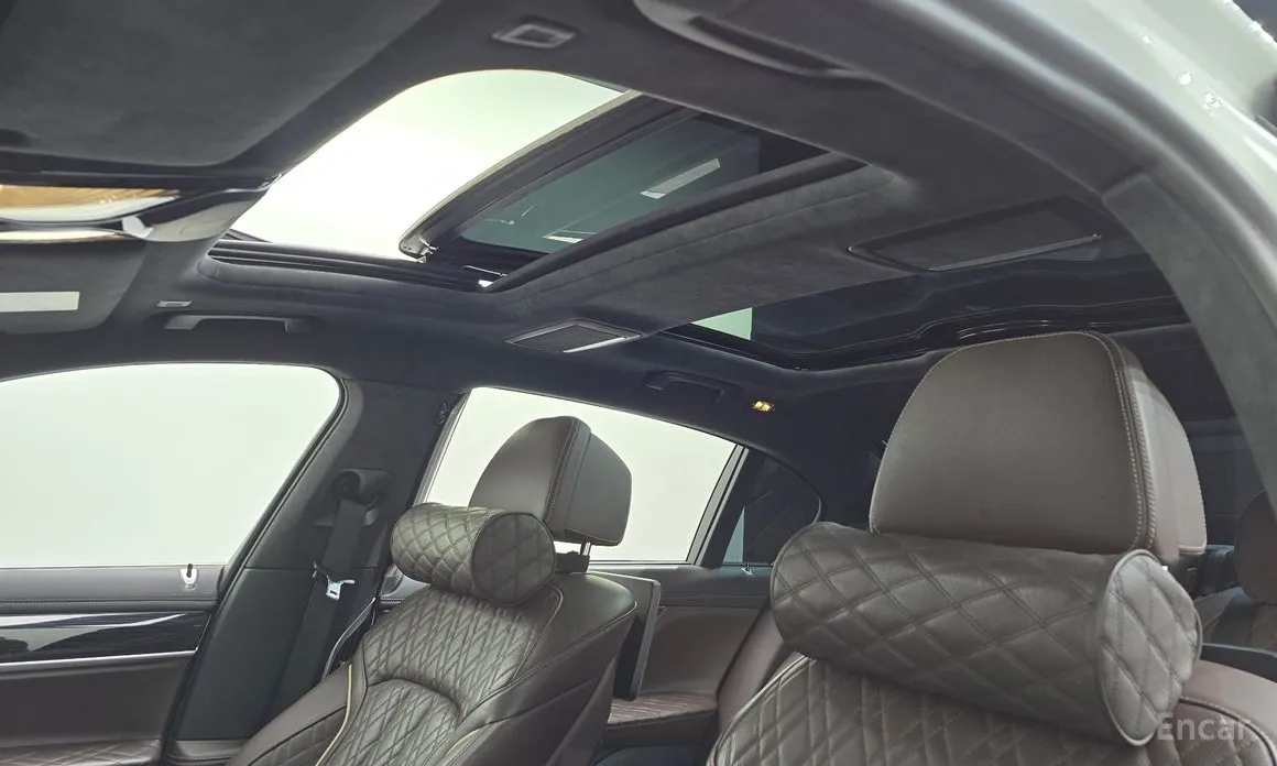 Фото 19 - BMW 7 Series