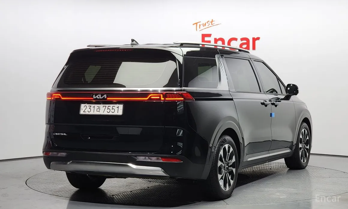 Фото 2 - Kia Carnival