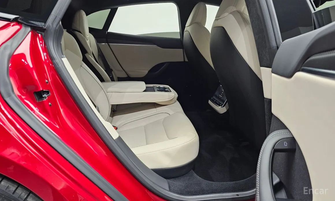 Фото 12 - Tesla Model S