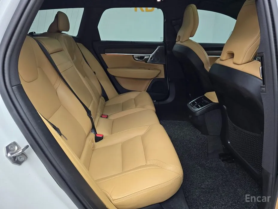 Фото 11 - Volvo V90