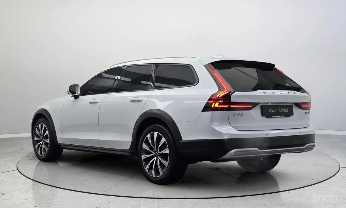 Фото 2 - Volvo V90